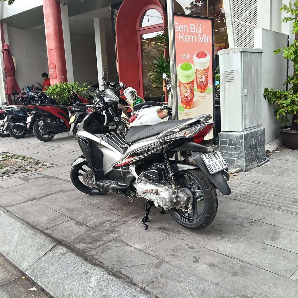 Honda Air Blade 2011 - ảnh 5