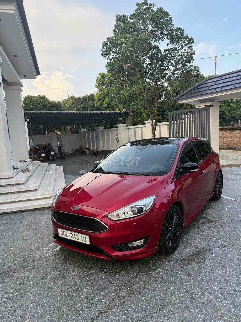 Ford Focus - ảnh 1