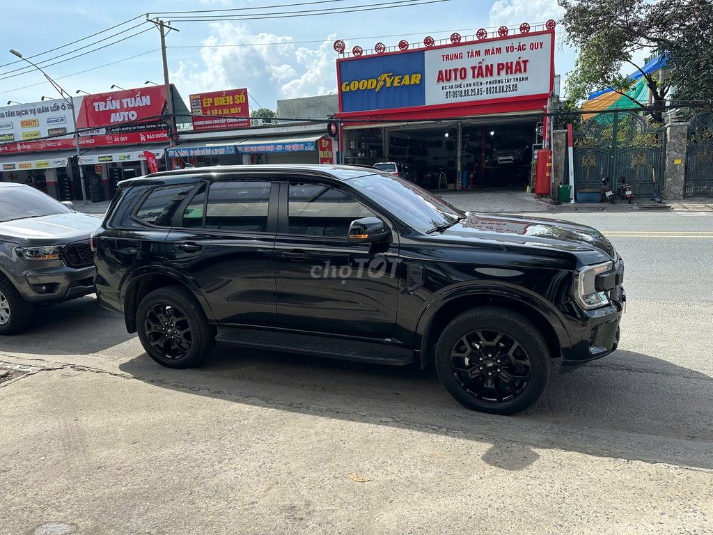 Ford Everest 2024 - ảnh 1