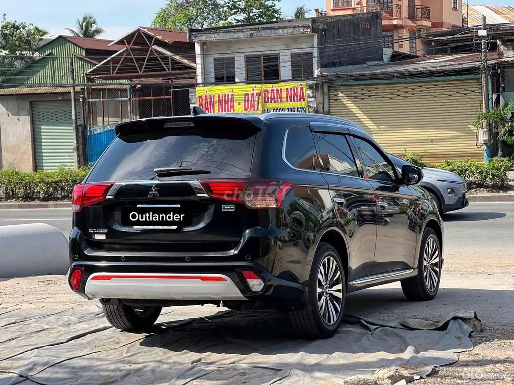 Mitsubishi Outlander 2023 - ảnh 2