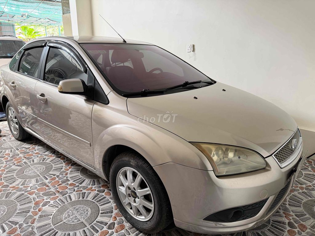 Ford Focus - ảnh 2