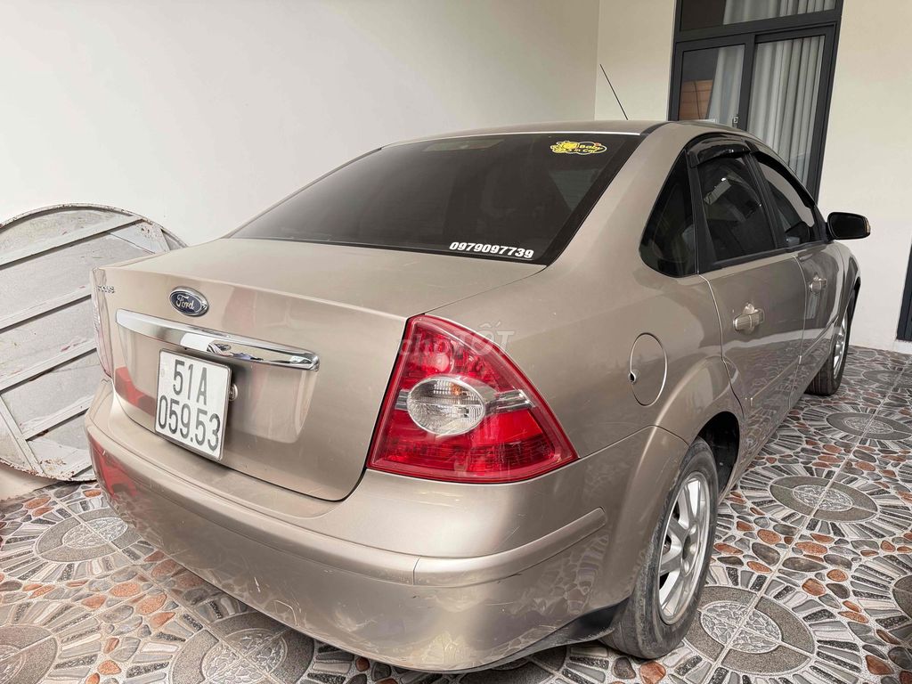 Ford Focus - ảnh 3