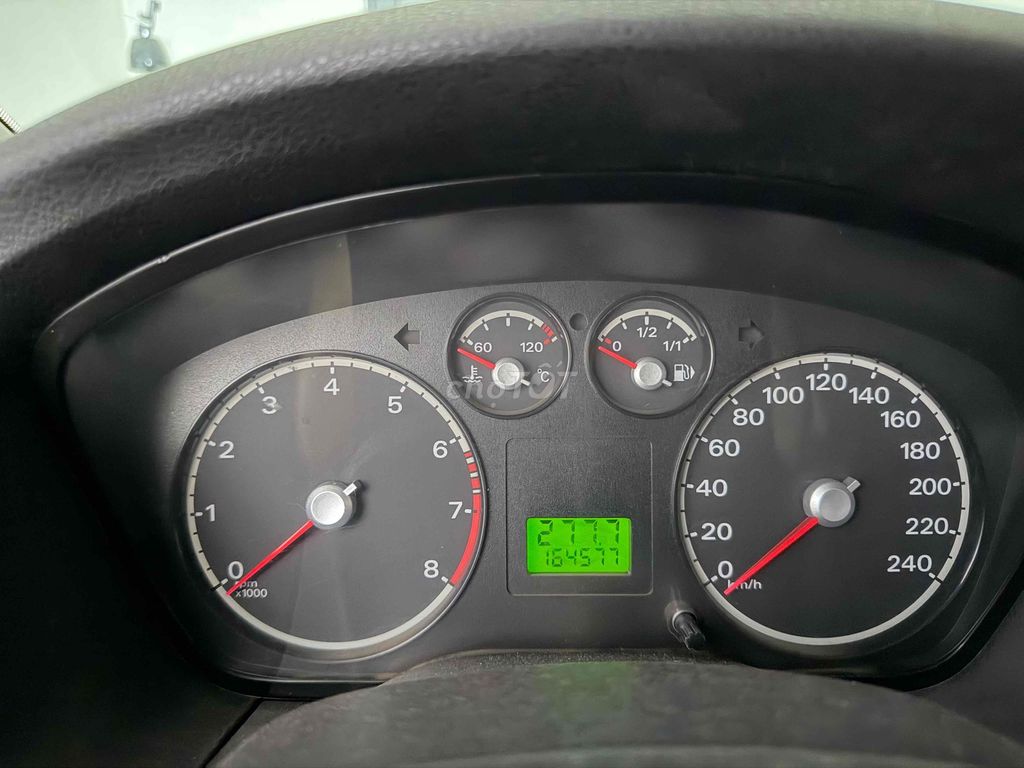 Ford Focus - ảnh 4