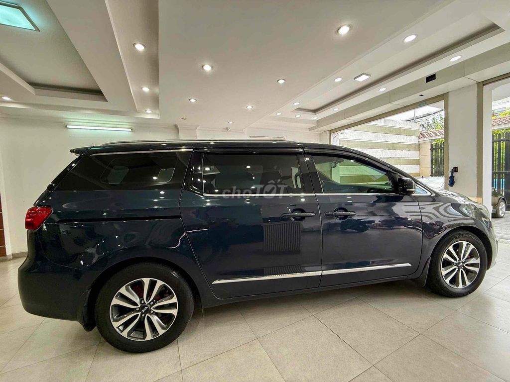 Kia Sedona - ảnh 4