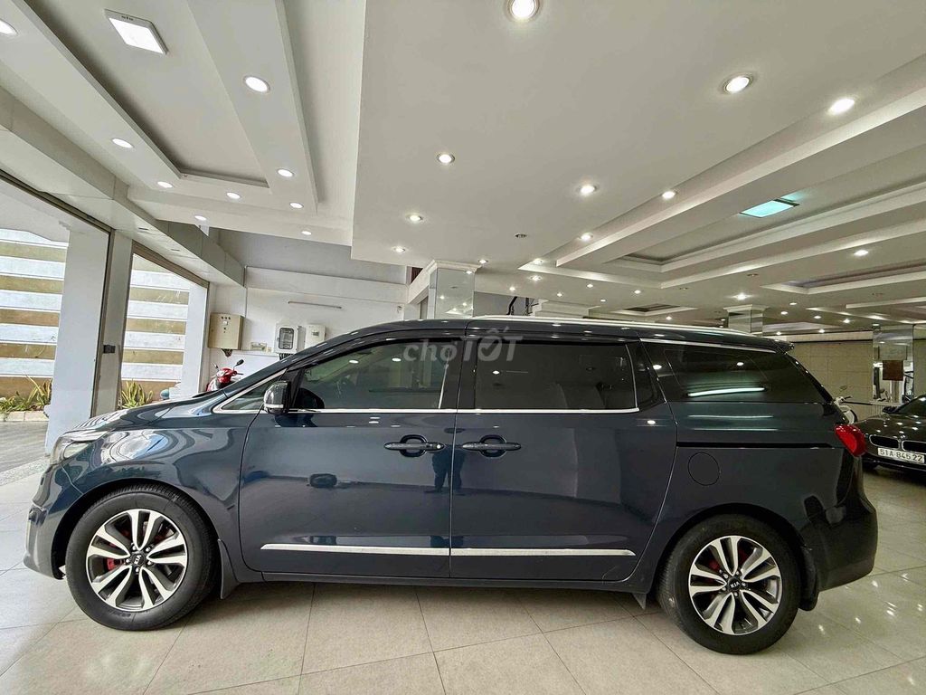 Kia Sedona - ảnh 5
