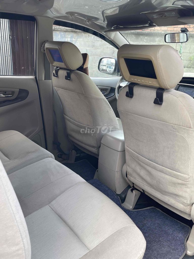Toyota Innova - ảnh 3