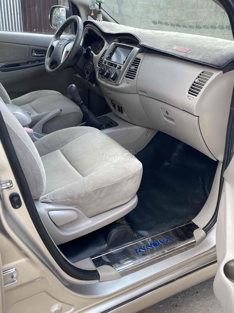 Toyota Innova - ảnh 4
