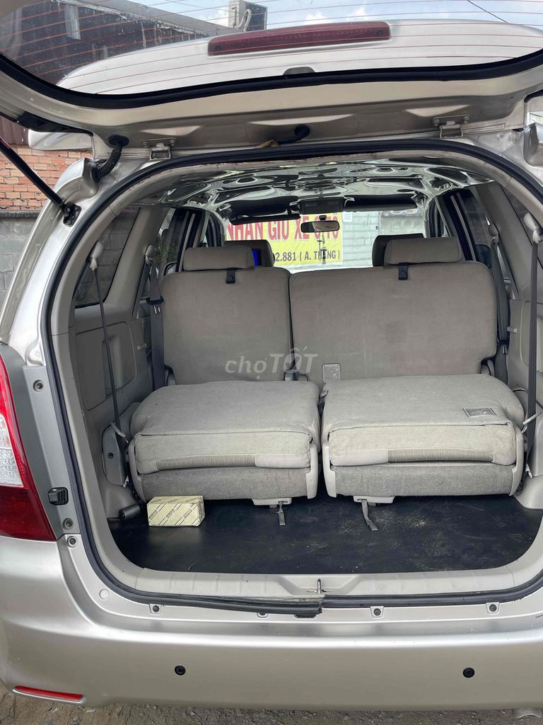 Toyota Innova - ảnh 5