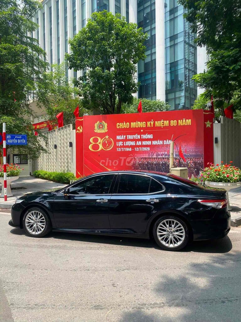 Toyota Camry 2.5Q - ảnh 1