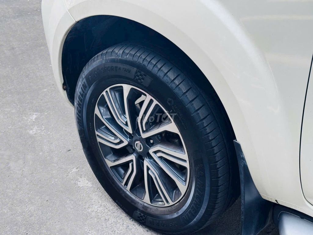 Nissan Terra - ảnh 4