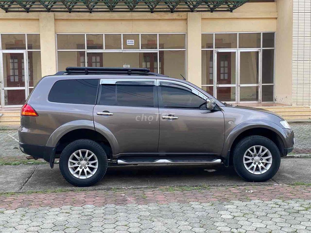Mitsubishi Pajero Sport - ảnh 1