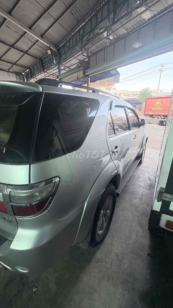 Toyota Fortuner 2009 - ảnh 3