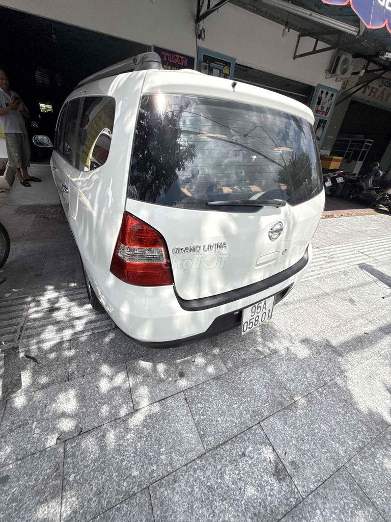 Nissan Grand livina 2011 - ảnh 1