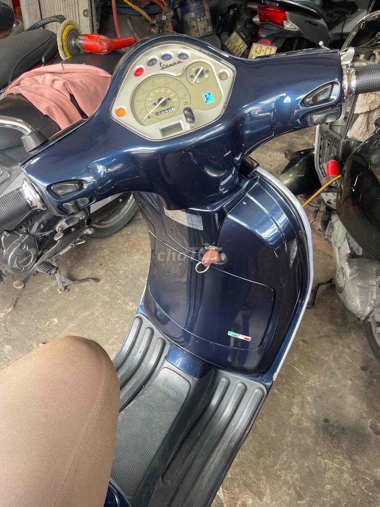 Piaggio Vespa 2012 - ảnh 4