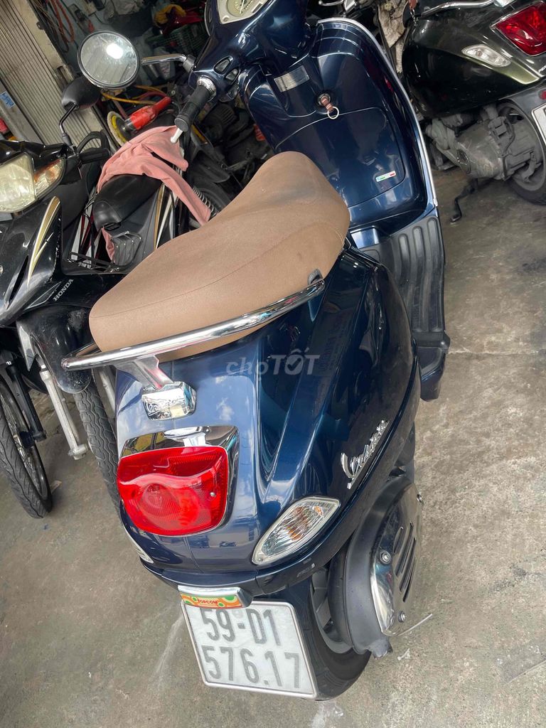 Piaggio Vespa 2012 - ảnh 5