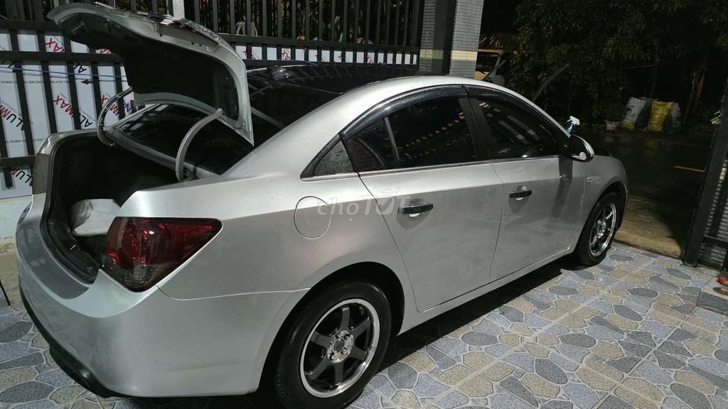 Chevrolet Cruze 2011 - ảnh 1