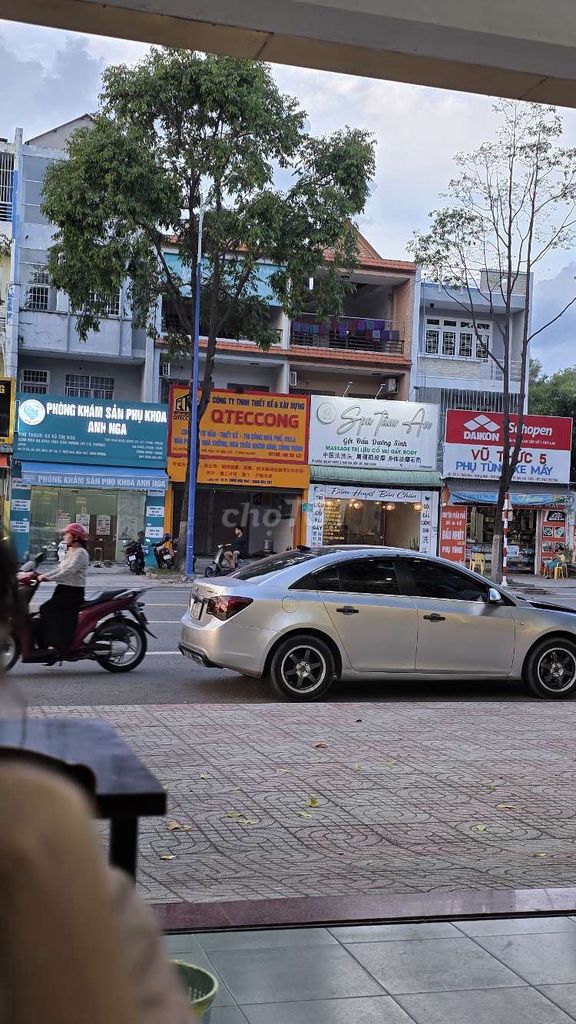 Chevrolet Cruze 2011 - ảnh 2