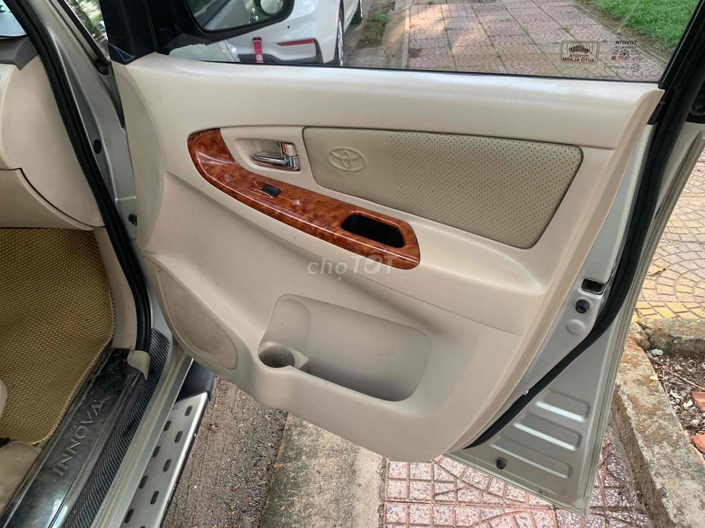 Toyota Innova - ảnh 5