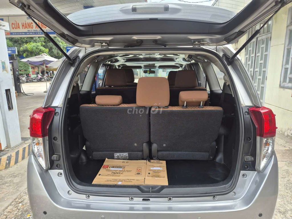 Toyota Innova - ảnh 2