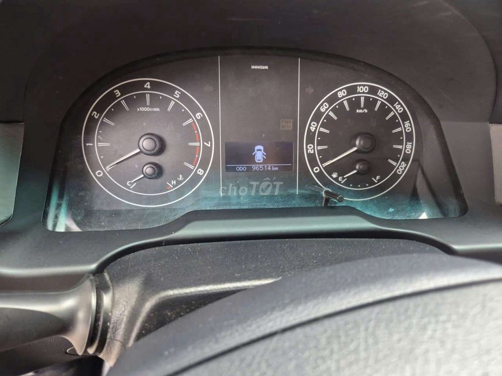 Toyota Innova - ảnh 3