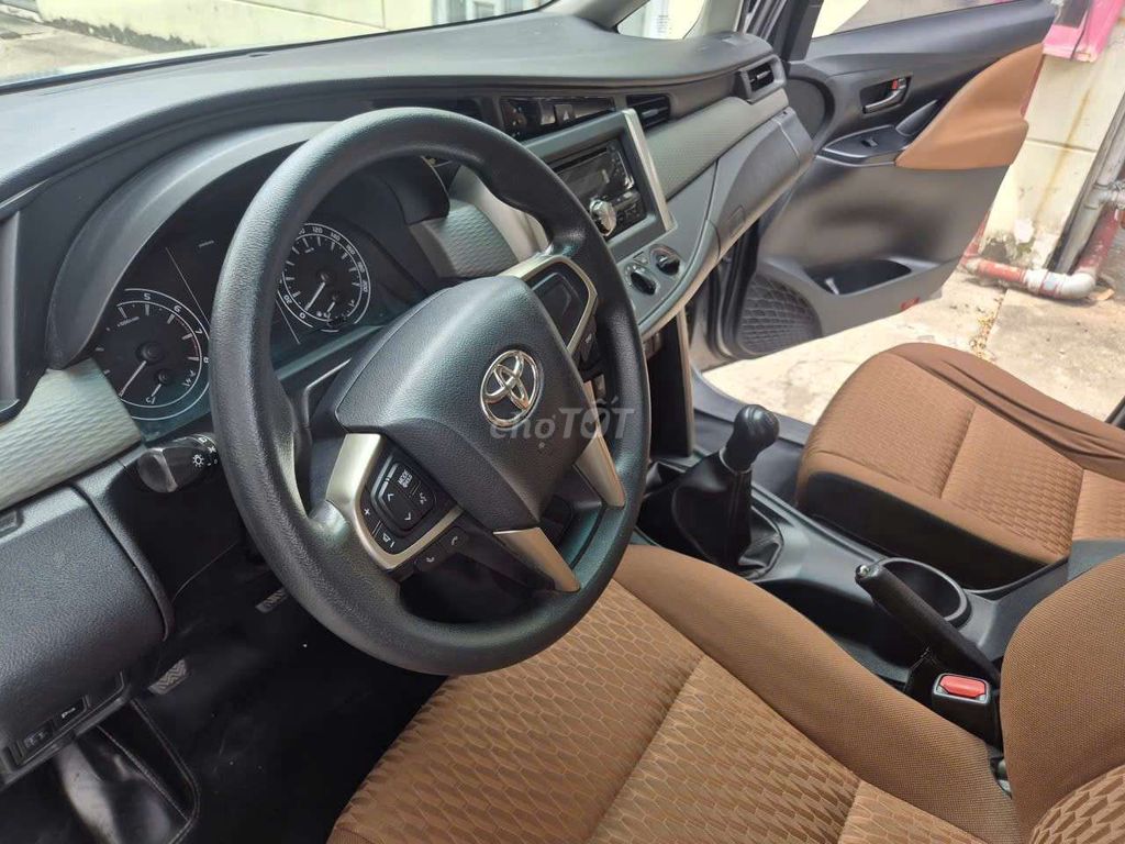 Toyota Innova - ảnh 4