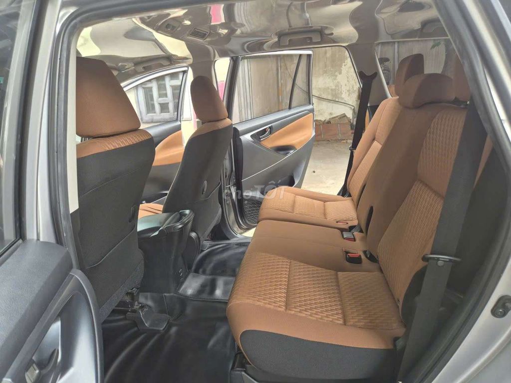 Toyota Innova - ảnh 5
