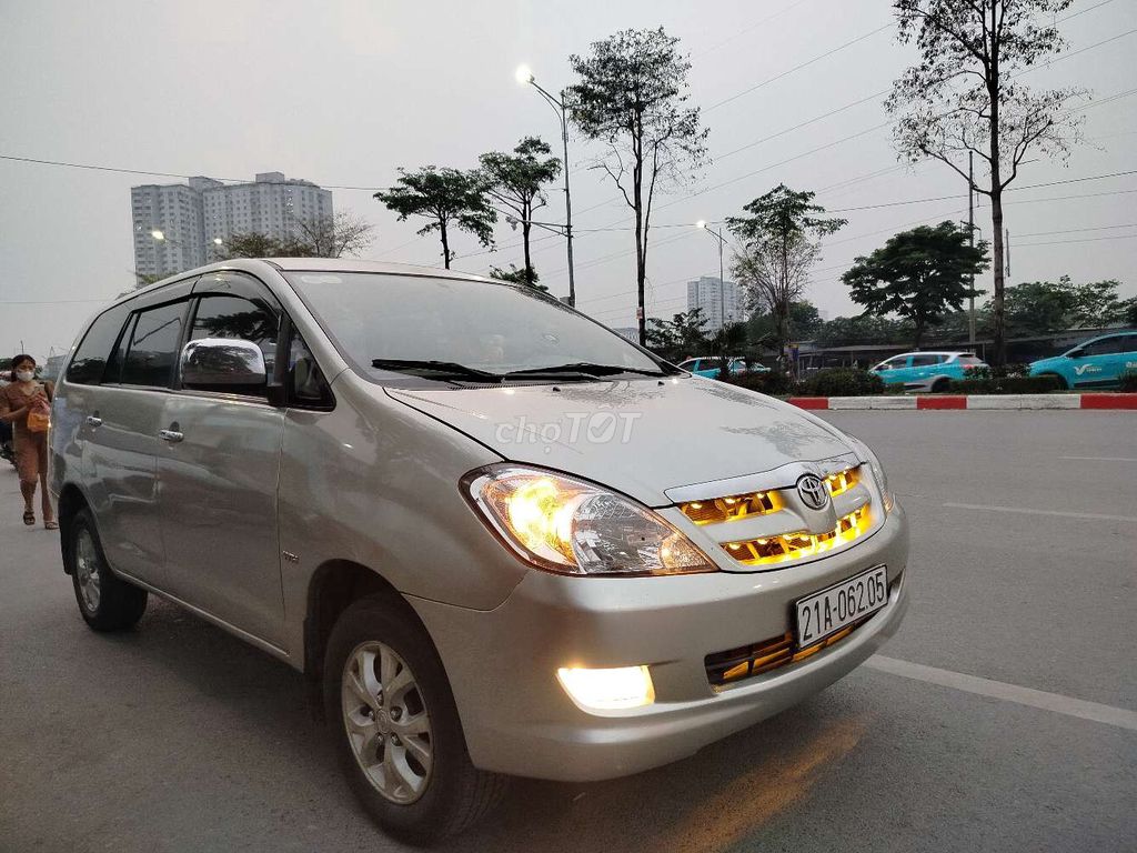 Toyota Innova 2008 - ảnh 2