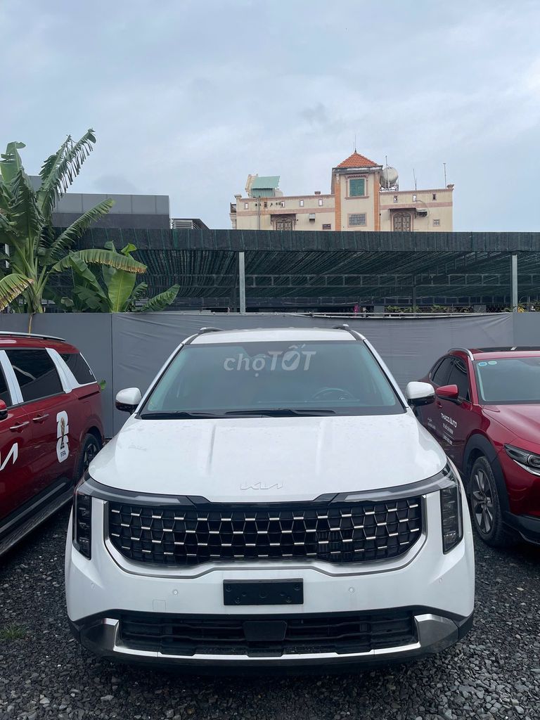 Kia Carnival - ảnh 1