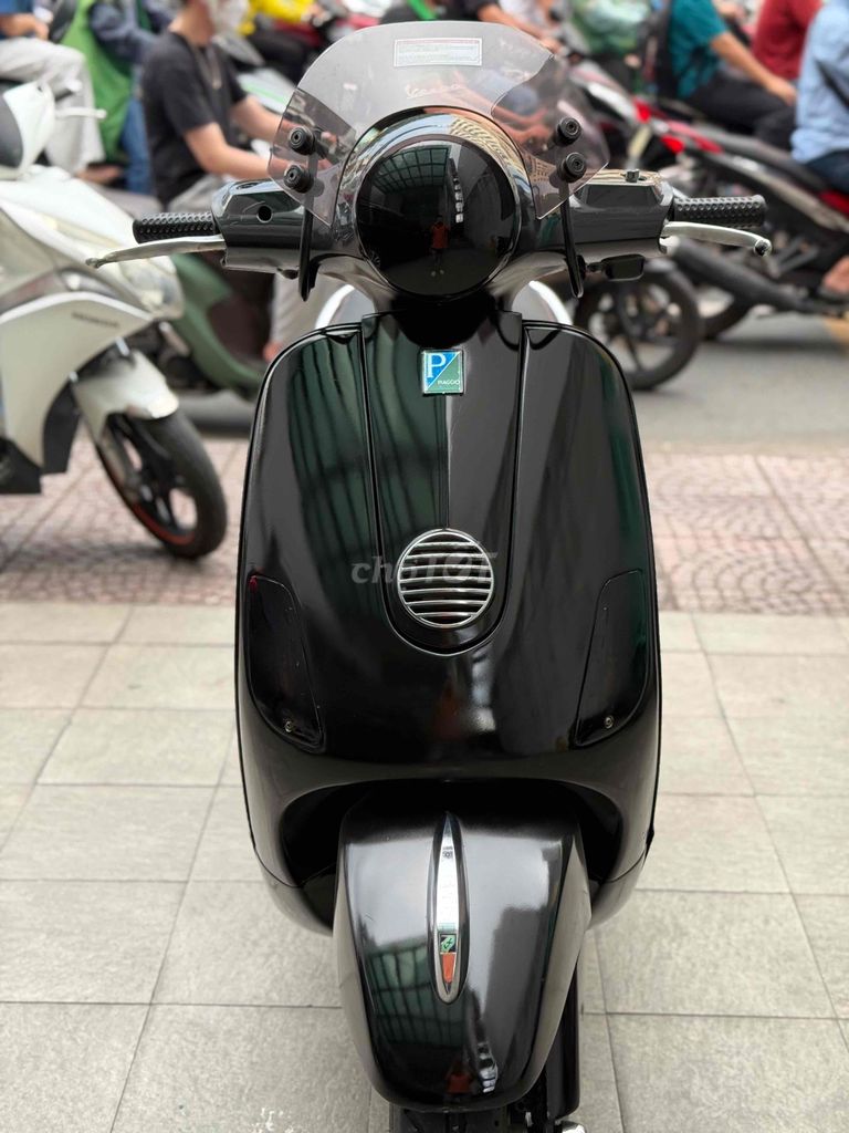 Piaggio Vespa 2011 - ảnh 1