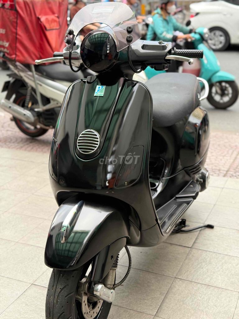 Piaggio Vespa 2011 - ảnh 3
