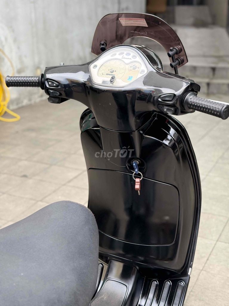 Piaggio Vespa 2011 - ảnh 4