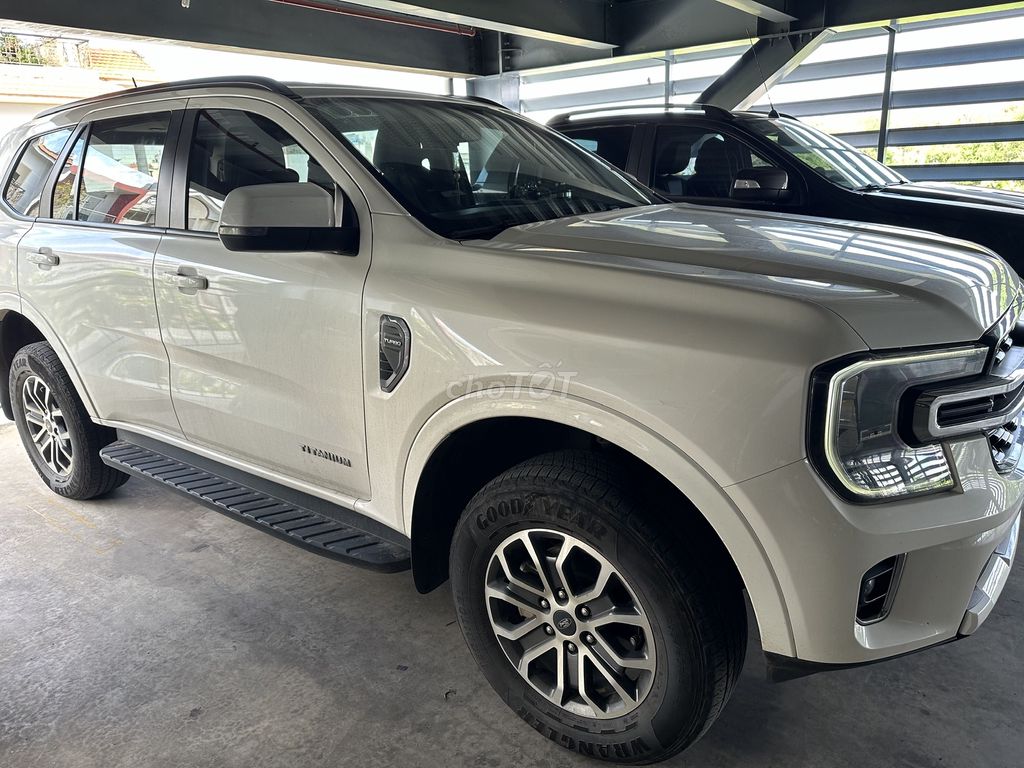 Ford Everest 2022 - ảnh 1