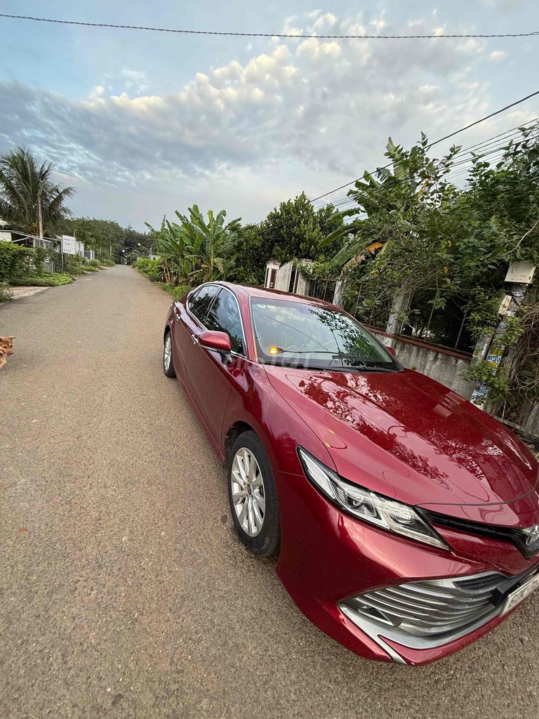 Toyota Camry - ảnh 1