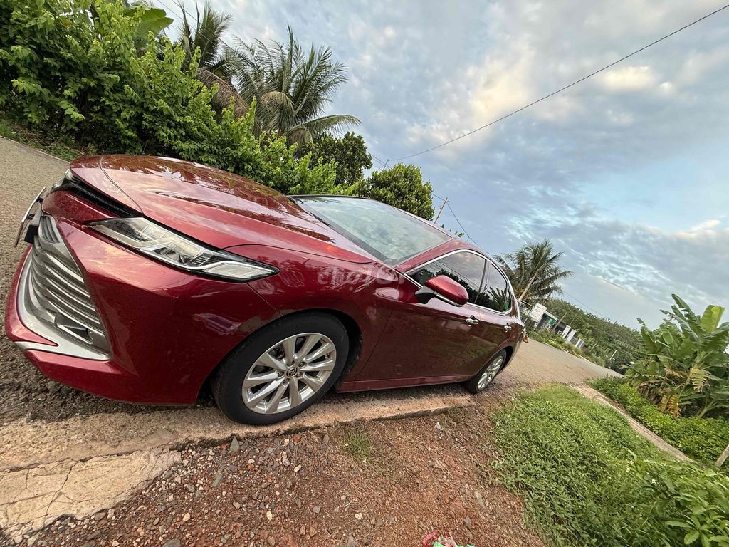 Toyota Camry - ảnh 2