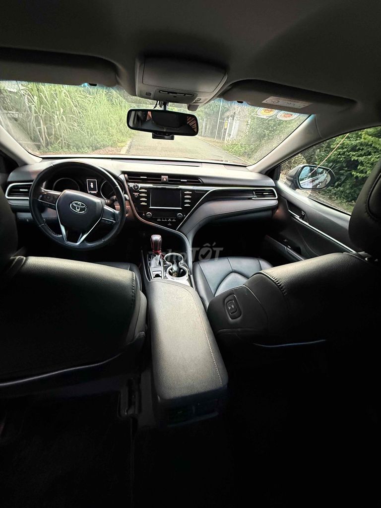 Toyota Camry - ảnh 3