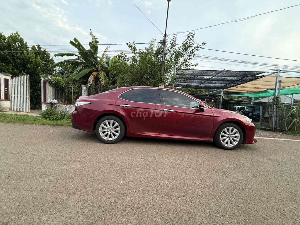 Toyota Camry - ảnh 5