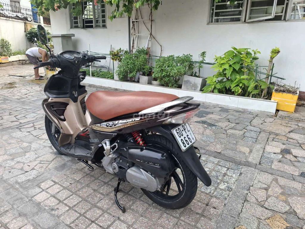Suzuki 2011 - ảnh 4