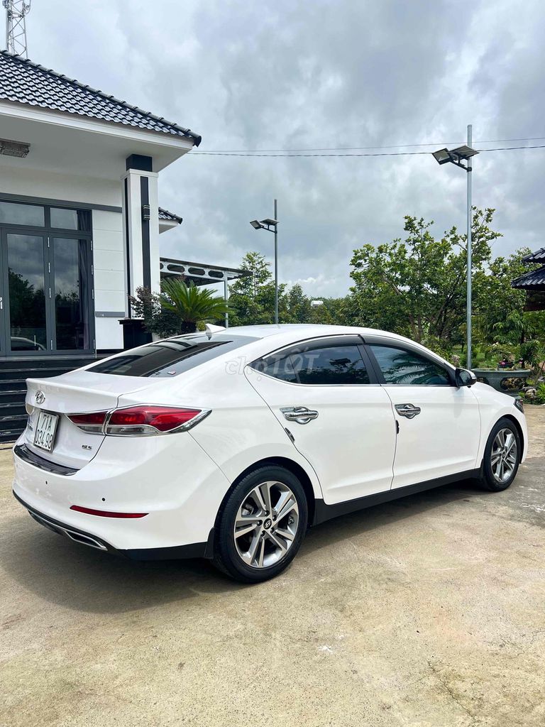 Hyundai Elantra 2017 - ảnh 2