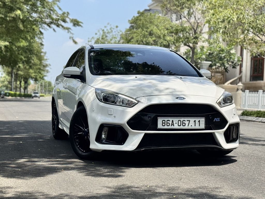 Ford Focus - ảnh 1