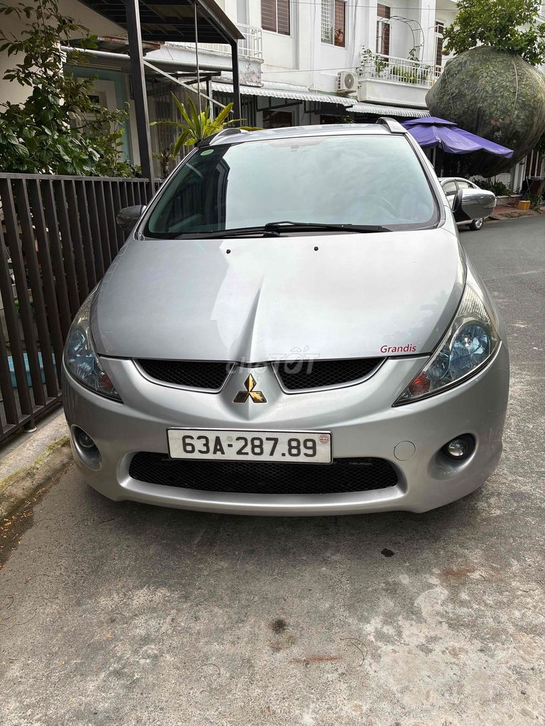 Mitsubishi Grandis 2009 - ảnh 2