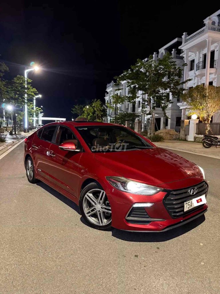 Hyundai Elantra - ảnh 1
