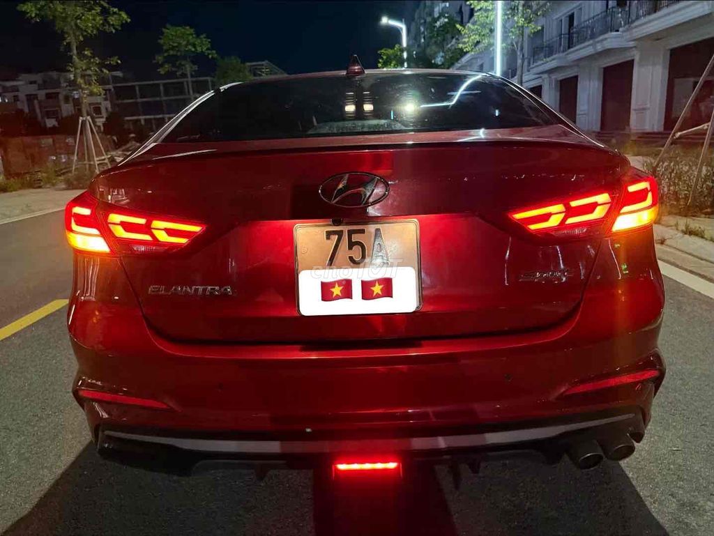 Hyundai Elantra - ảnh 3