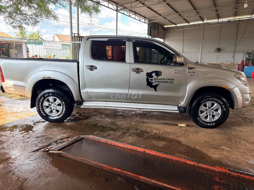 Toyota Hilux 2009 - ảnh 3