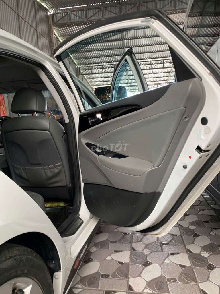 Hyundai Sonata 2011 - ảnh 3