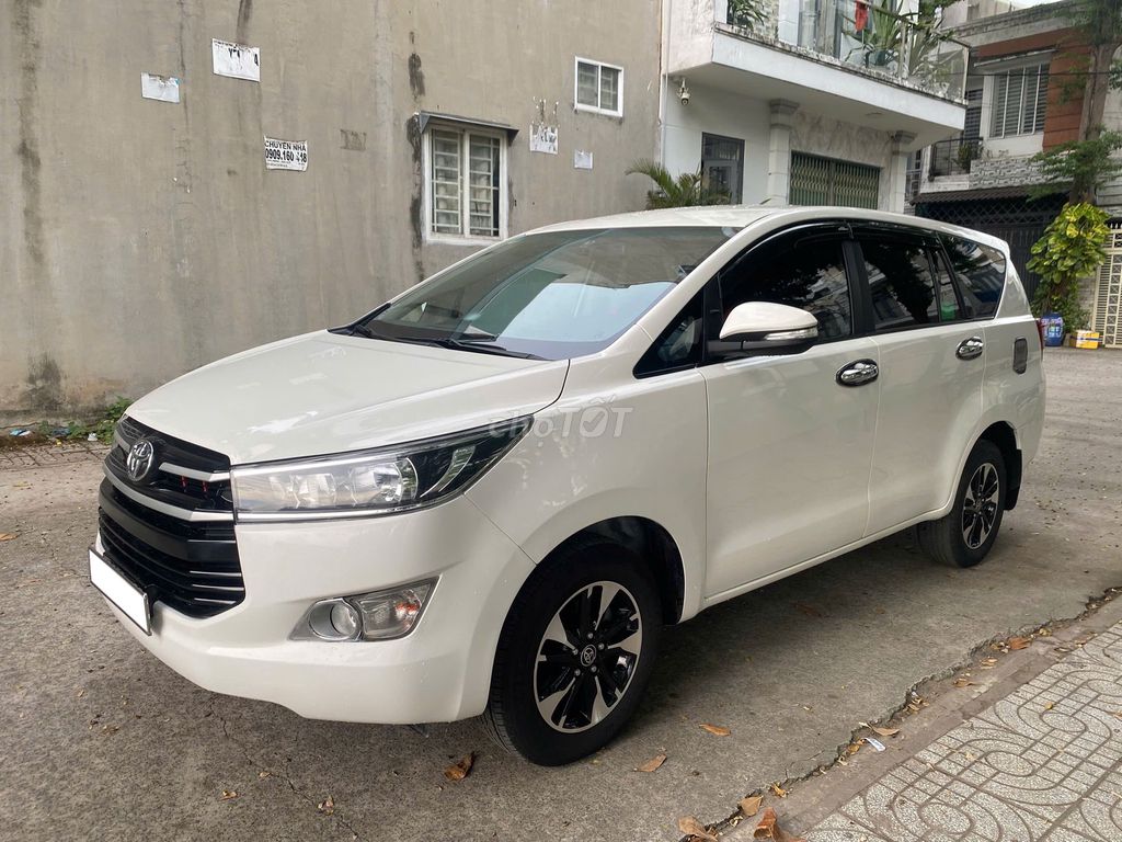 Toyota Innova 2.0E - ảnh 1