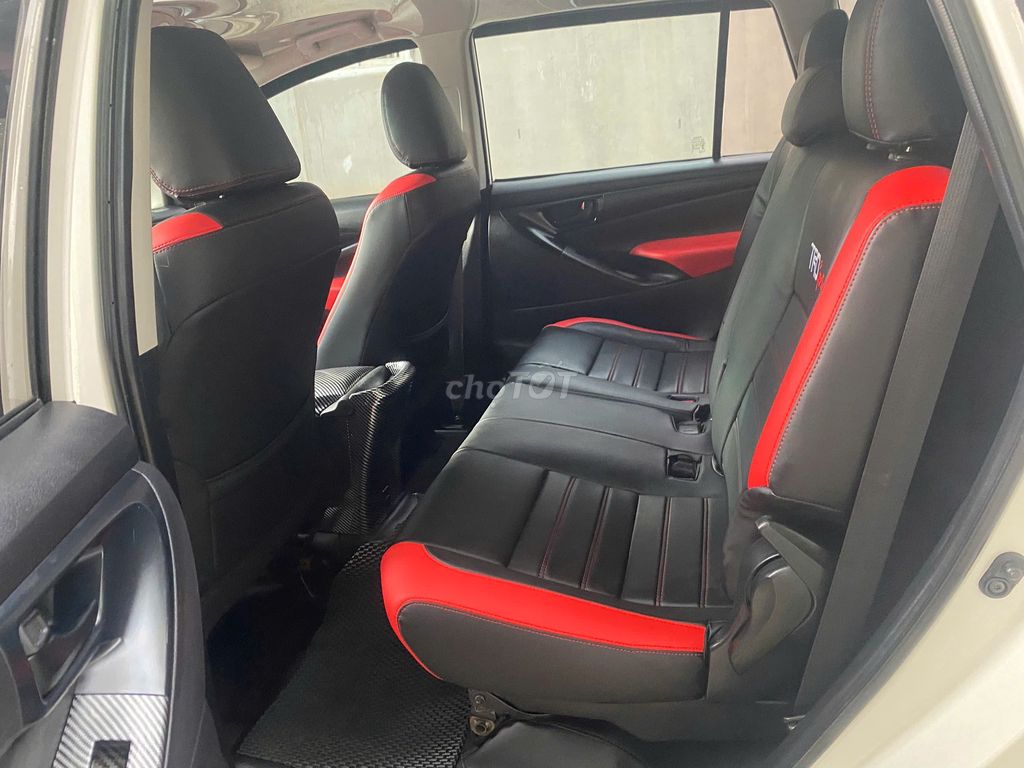 Toyota Innova 2.0E - ảnh 2