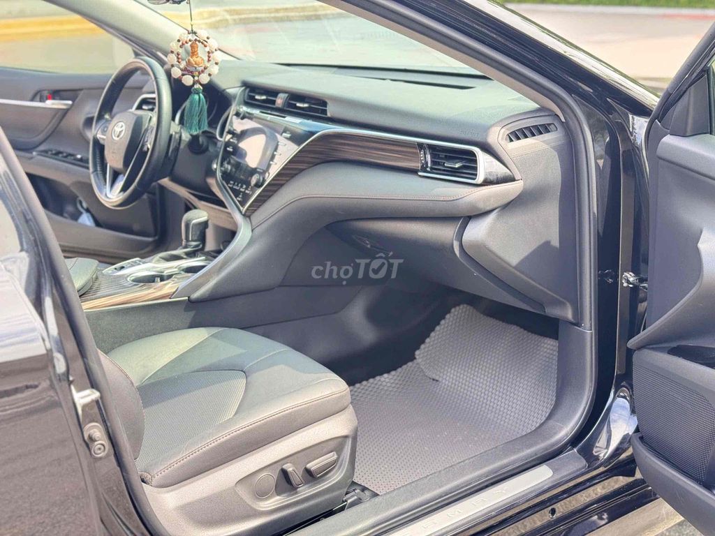 Toyota Camry 2.5Q 2019 - ảnh 2