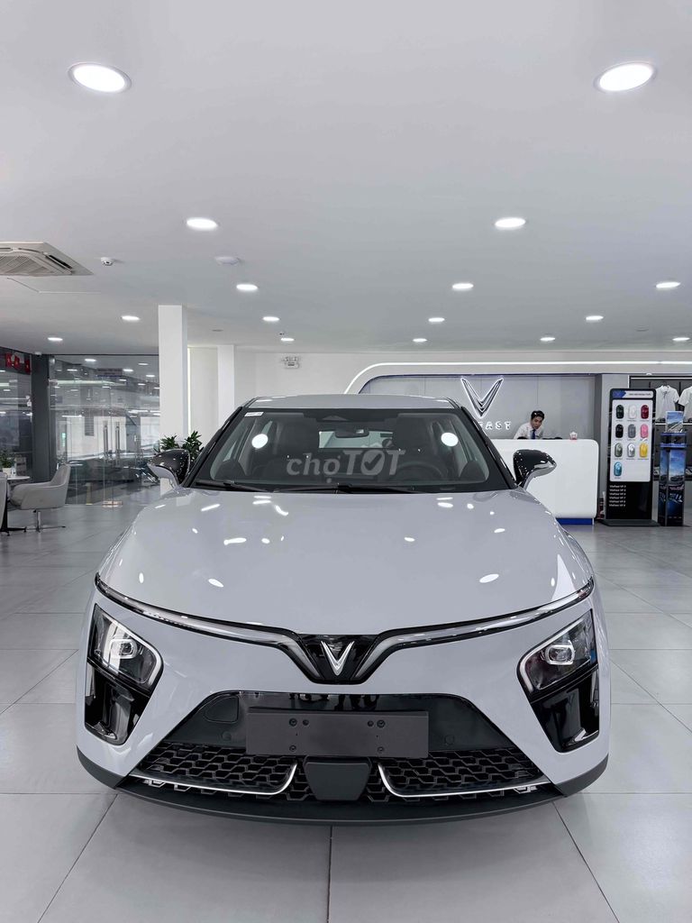 VinFast VF7 Eco - ảnh 1