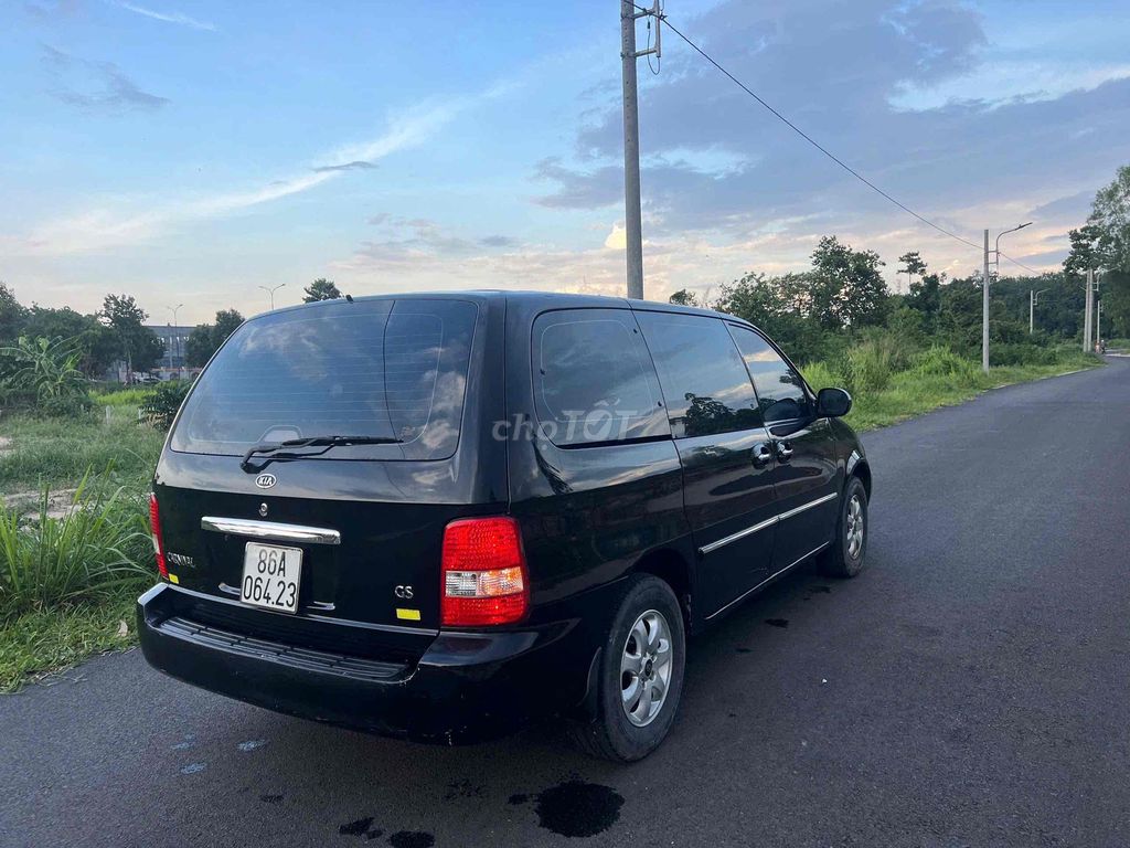 Kia Carnival - ảnh 1