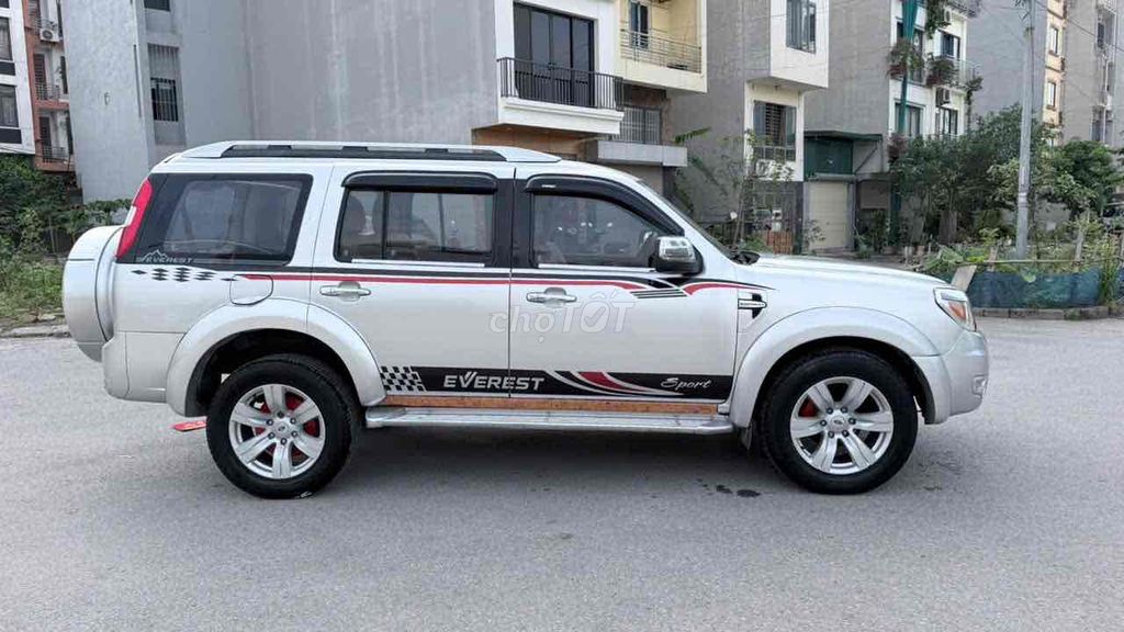 Ford Everest 2011 - ảnh 2